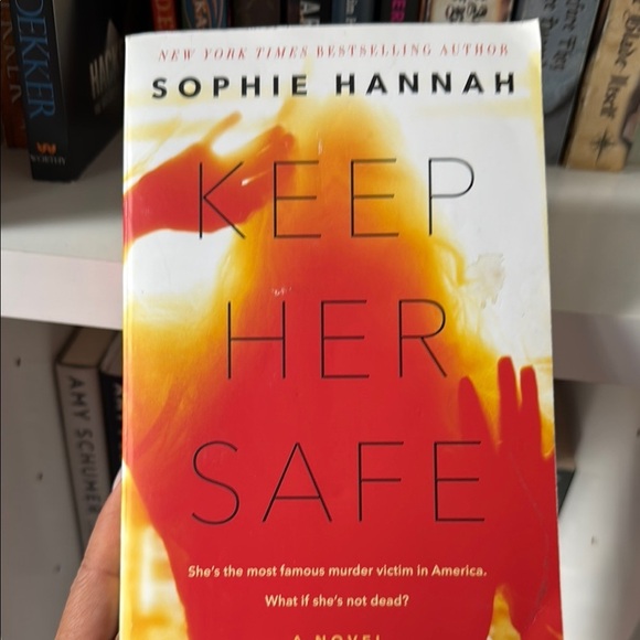 Keep Her Safe by Sophie Hannah Book - Picture 1 of 2